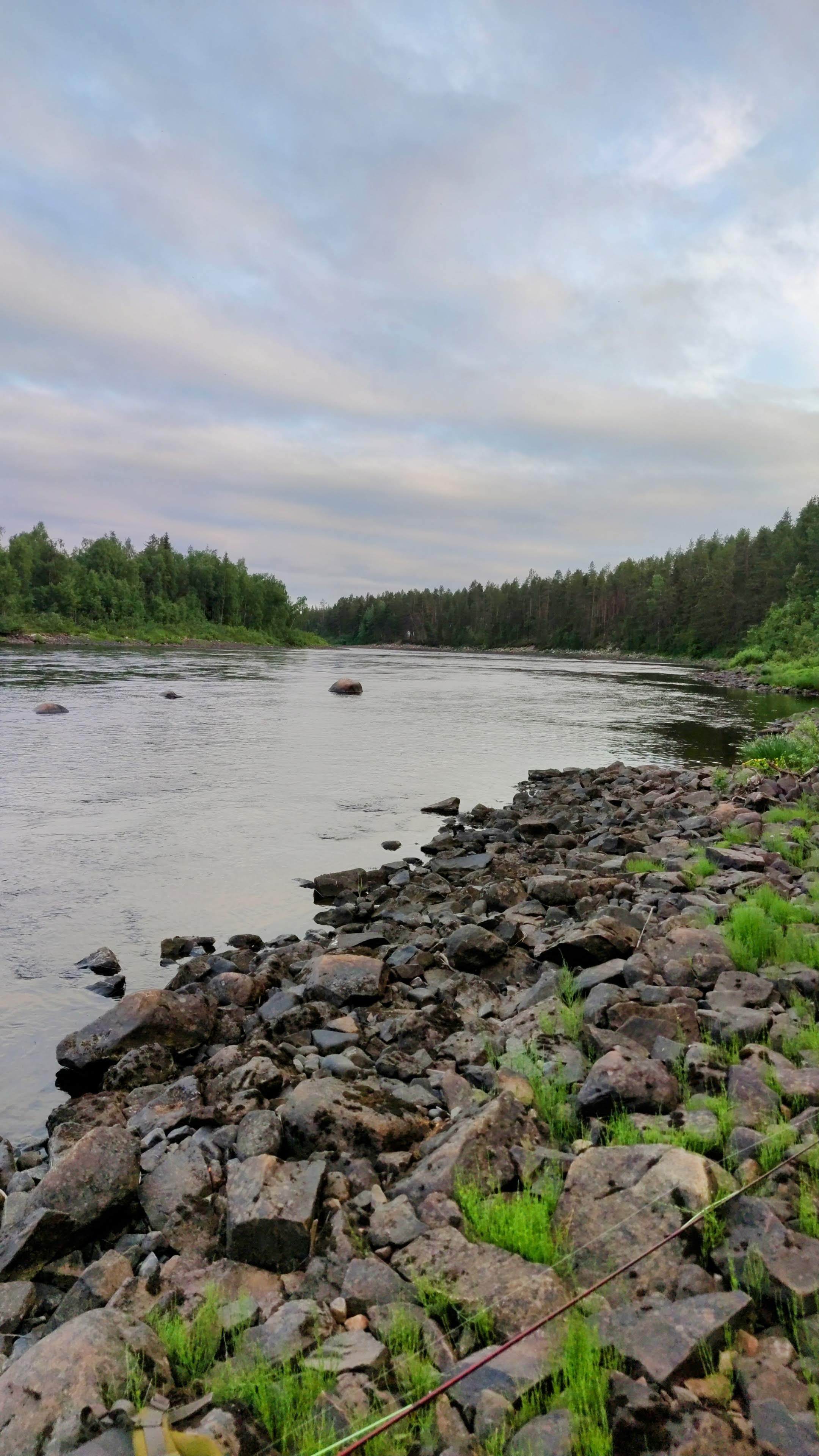 Jokikalastusta Ounasjoella Suomen Lapissa