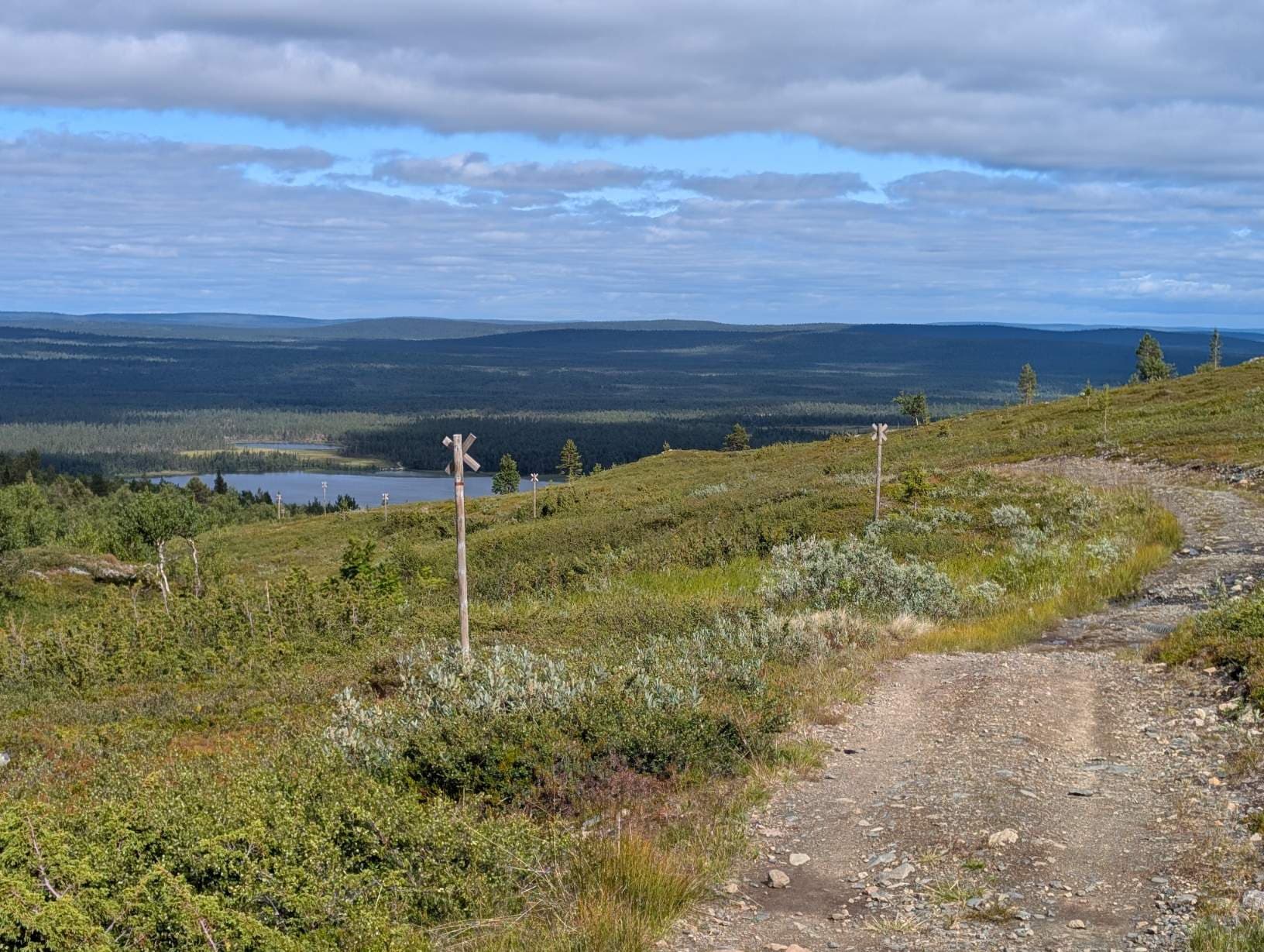 The hiking trail is mostly in very good condition and marked with crosses